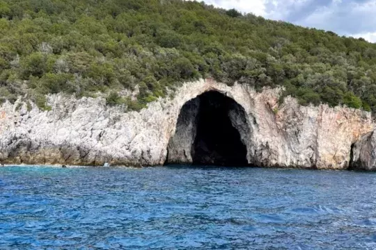 Papanikolis Cave